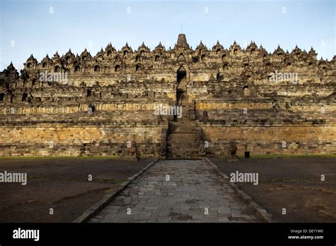 De  Verhoging van de Borobudur Tempel: Een Monumentale Uitdrukking van het Mahayana-Boeddhisme in de 3e Eeuw