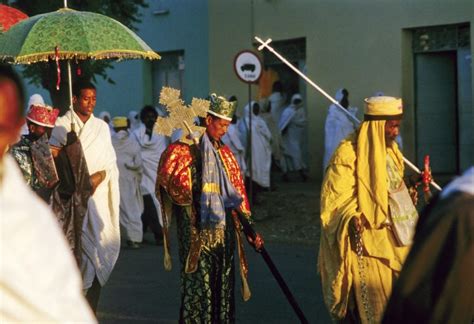 De Overgang naar het Christendom in Aksum: Een Kulturele Revolutie en een Politieke Strategische Move